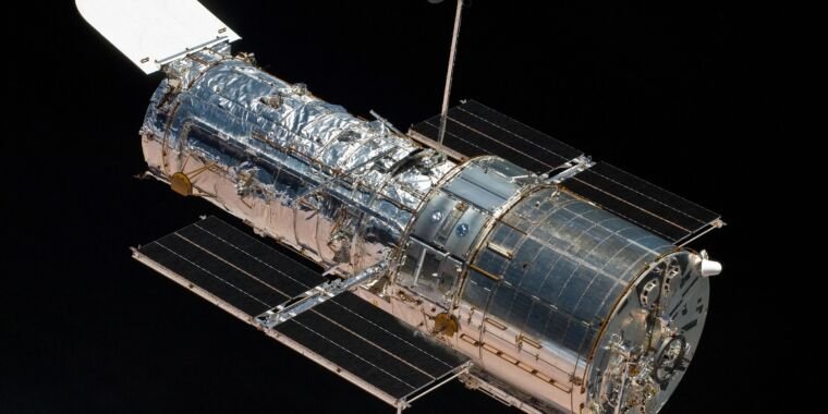 Hubble again in service after gyro scare—NASA nonetheless finding out reboost choices